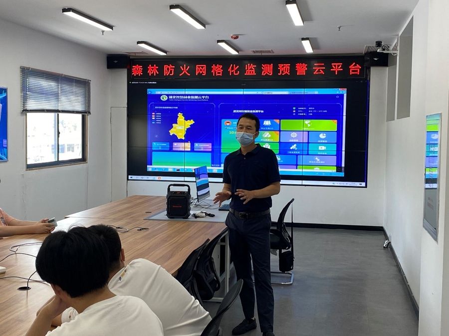 “湖北森林防火网格化监测预警云平台建设技术应用示范”推广项目在我校开展培训照片（1）.jpg