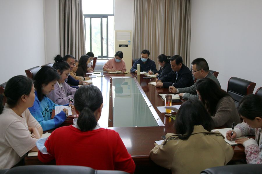 肖書記現(xiàn)場辦公.jpg