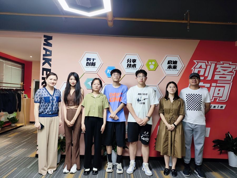 信息機電學(xué)院“林蠡盡知”團(tuán)隊全力備戰(zhàn)“互聯(lián)網(wǎng)+”賽項照片原圖（2） - 副本.jpg