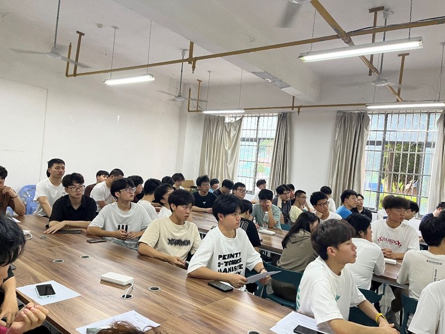 信息機(jī)電學(xué)院舉行林業(yè)智造專業(yè)群專場(chǎng)招聘宣講會(huì)照片（2）.jpg