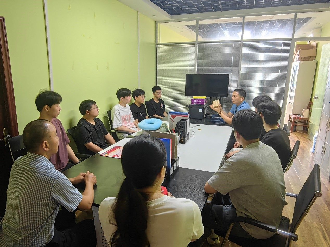 信息機(jī)電學(xué)院舉行林業(yè)智造專業(yè)群精英計(jì)劃招聘會(huì)照片（1）.jpg