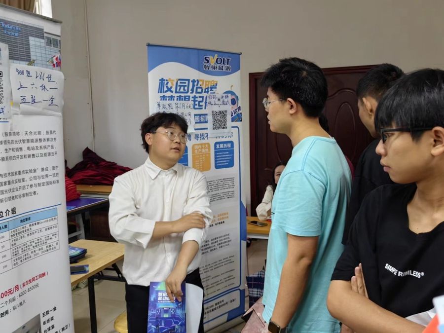 信息機電學(xué)院舉行“生態(tài)引領(lǐng) 智創(chuàng)未來“2024年林業(yè)智造專業(yè)群專場招聘會照片（6）.jpg