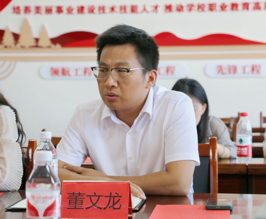 信息機(jī)電學(xué)院召開2024年“湖北百校聯(lián)動(dòng)”校企合作企業(yè)家座談會(huì)照片（2）.jpg