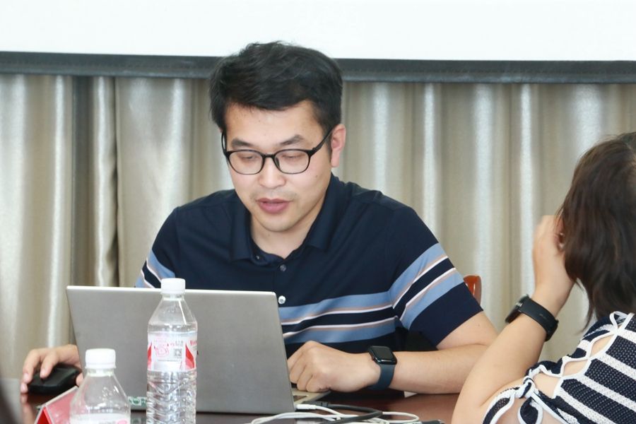 信息機(jī)電學(xué)院召開2024年“湖北百校聯(lián)動(dòng)”校企合作企業(yè)家座談會(huì)照片（4）.JPG