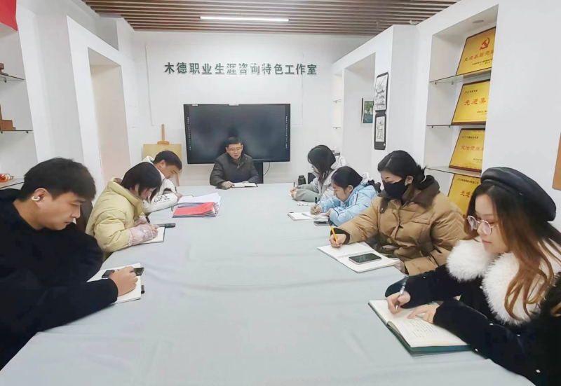 強(qiáng)化安全意識(shí)，筑牢校園防線照片（1）.png