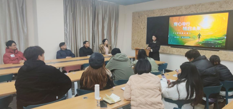 學院召開名輔導員工作室建設總結會照片（1）.png