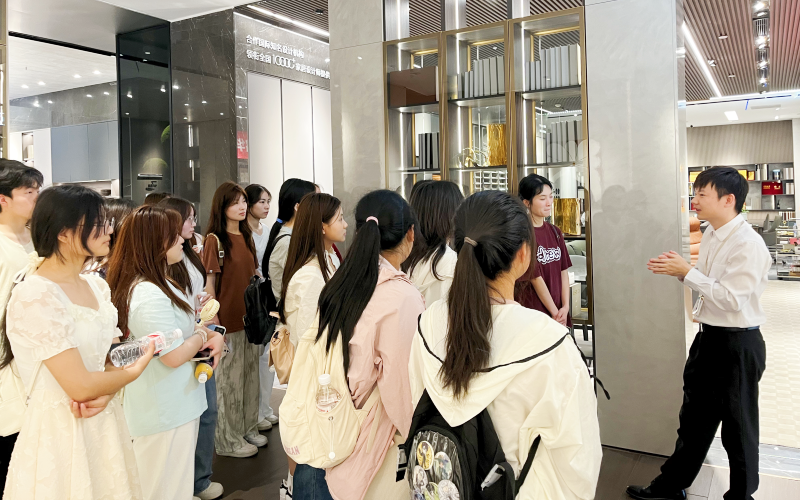 學院家具設計與制造專業(yè)五班開展實地調研活動照片（3）.png