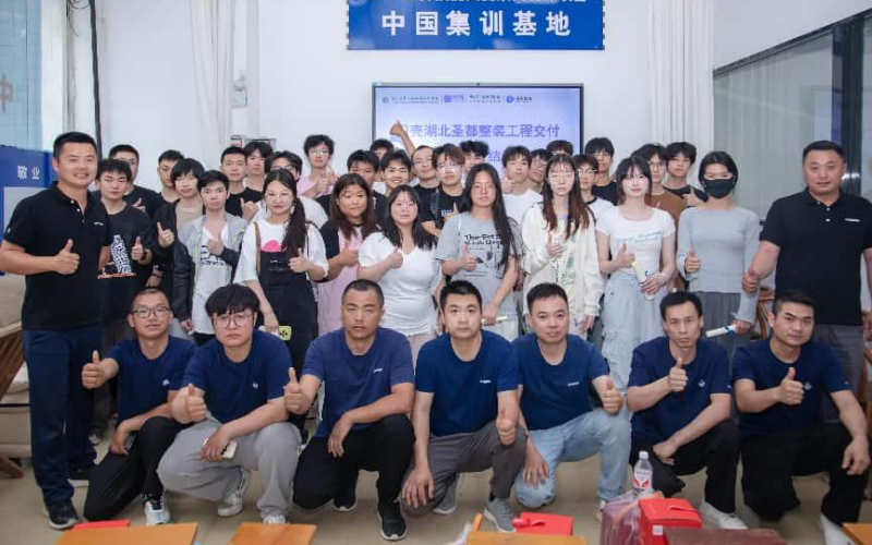 學院與貝殼集團聯(lián)合開展學生專業(yè)技能考核照片（3）.png